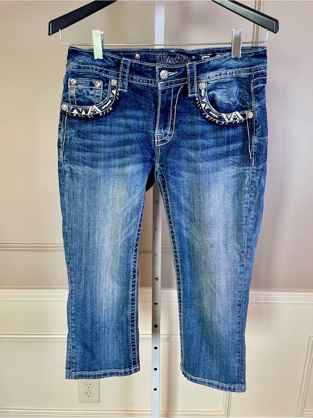 Miss Me Signature Capri 29 Pocket Flap Tribal Aztec Medium Wash Not Distressed